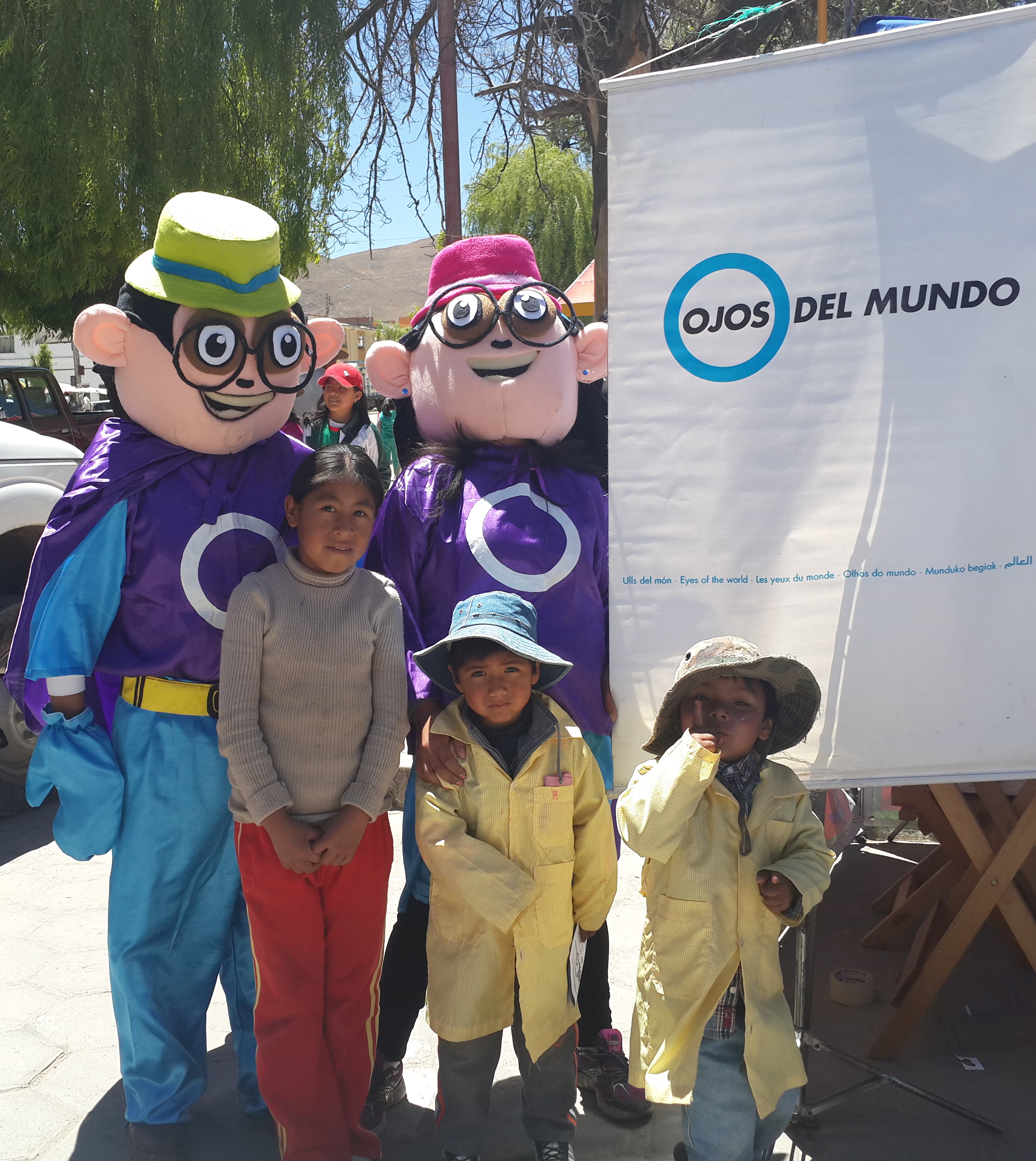 Comic characters to teach eye hygiene to children in Bolivia