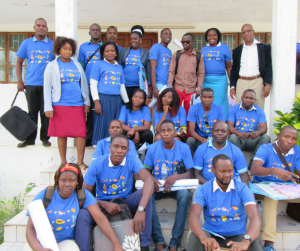 El nuevo equipo local de profesionales de Mozambique con camisetas de Ojos del Mundo 