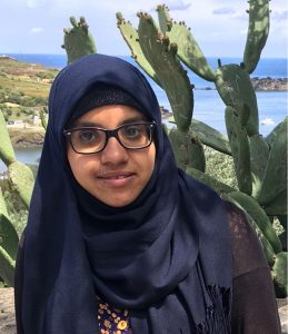 Khadija, estudiante en prácticas en la Fundación