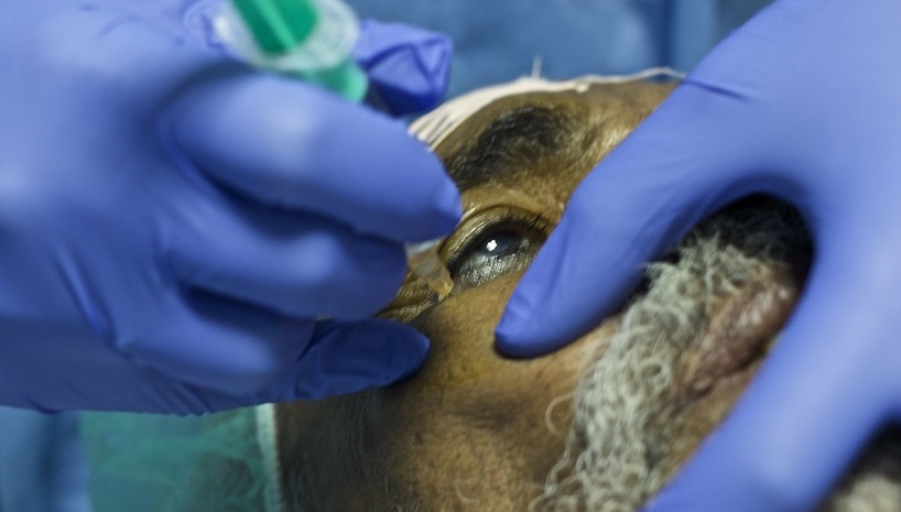 Eye surgery to a Sahrawi man