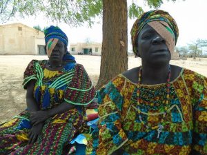 Mujeres malienses después de intervención ocular