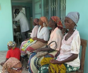 Mujeres africanas en la consulta oftalmológica