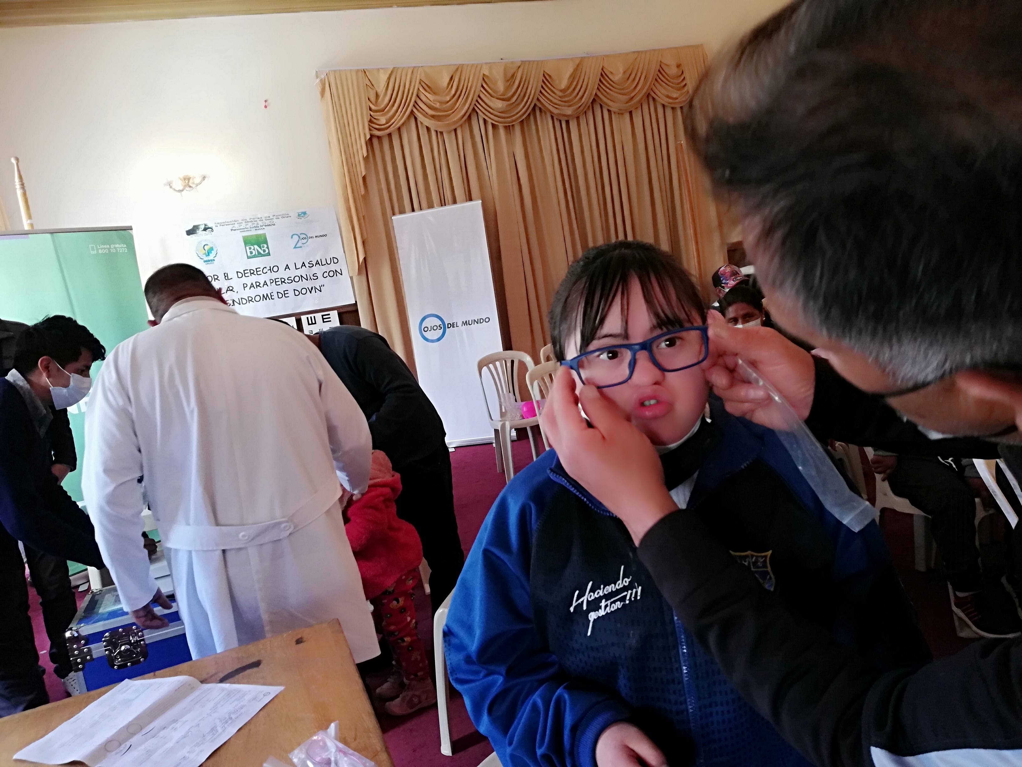 Atención oftalmológica y donación de gafas en el Día Mundial del Síndrome de Down