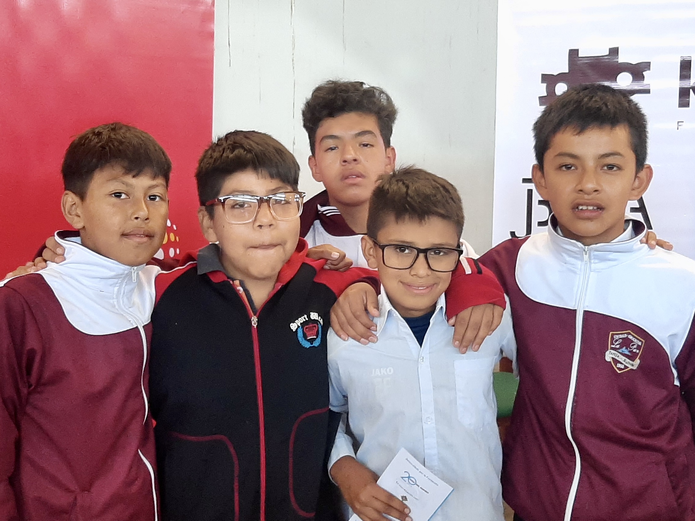 Training of teachers to check the vision of 500 students from Tarija