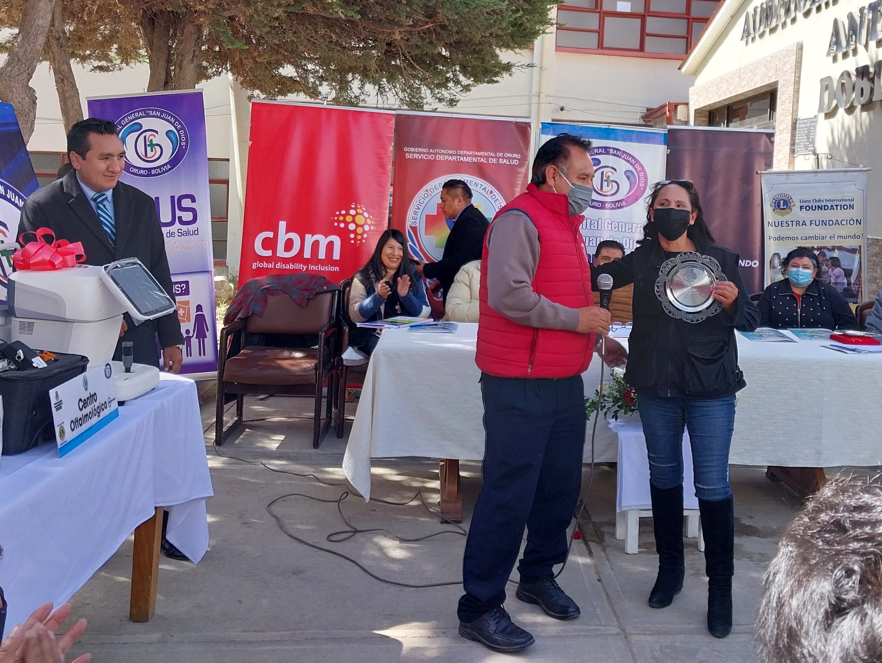 Finaliza el primer ciclo formativo en el WetLab de Oruro con una jornada de cirugías de cataratas