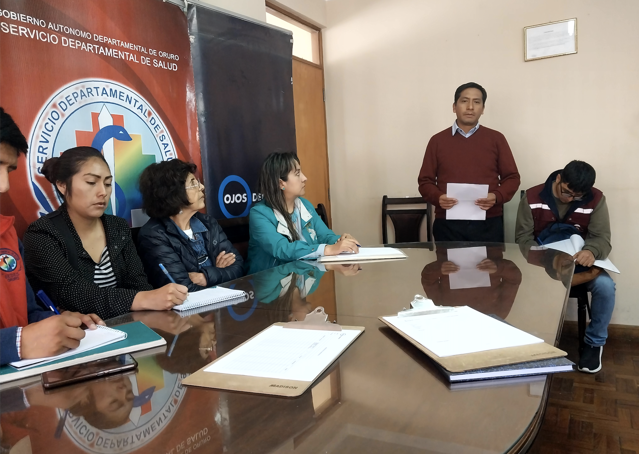 Reunión del comité de seguimiento del programa de salud ocular en Oruro
