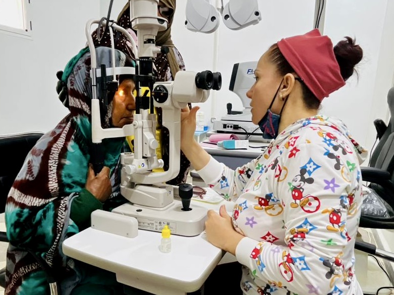 El centro de oftalmología de Rabuni cuenta con el apoyo de una nueva doctora