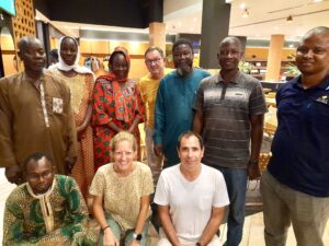L'equip tècnic i directiu d'Ulls del món amb l'equip local a Mali