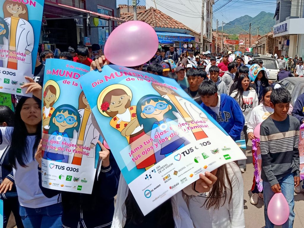 Caminada d'estudiants bolivians per promoure la salut ocular
