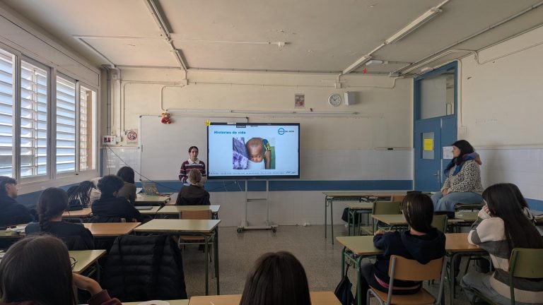 Sesión formativa en una de las clases del Instituto Francisco de Goya